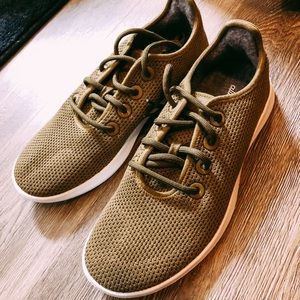 Size 10 W brand new khaki green allbirds